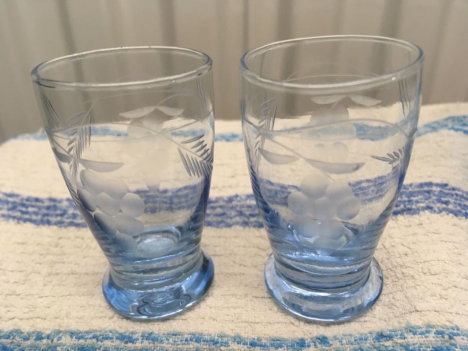 Garrafa de Licôr em vidro azul Vintage - BOM ESTADO - BAIXA DE PREÇO