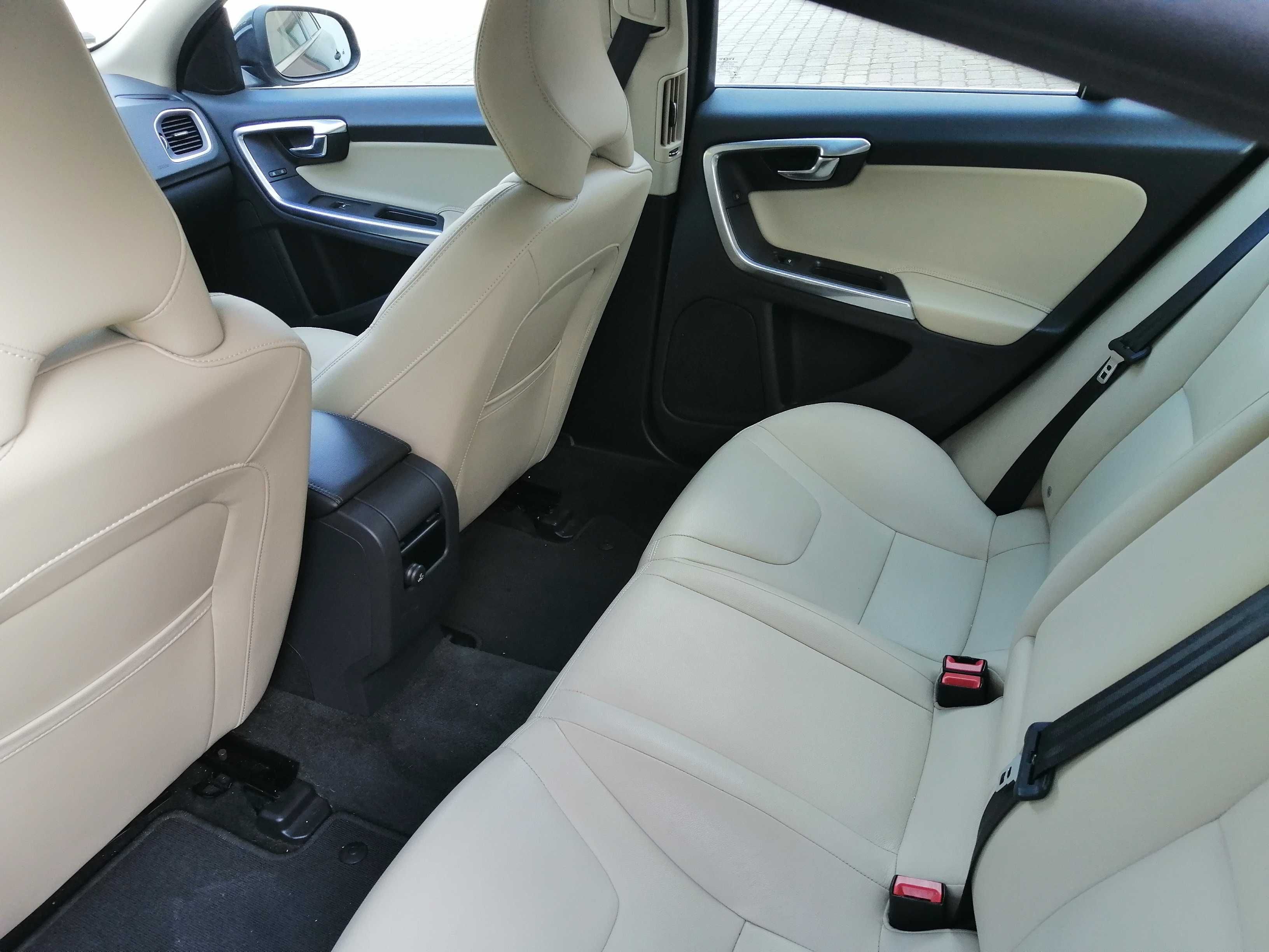 Volvo S60 2.0 D3 150ps - Momentum - stan bdb - 2015r