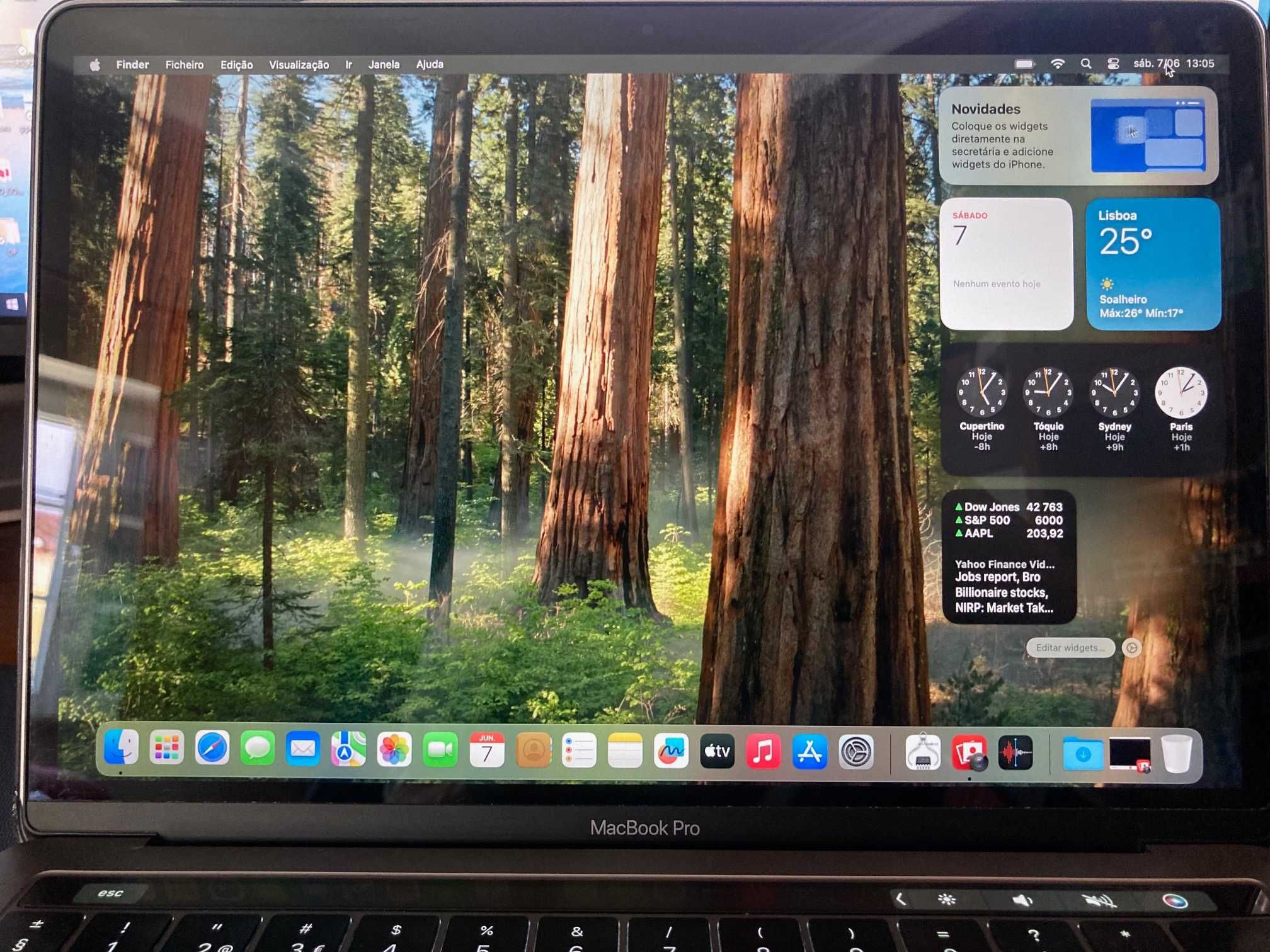 MacBook Pro 13 2019 • 2.4 GHz Core i5 • 8 GB • 256 GB