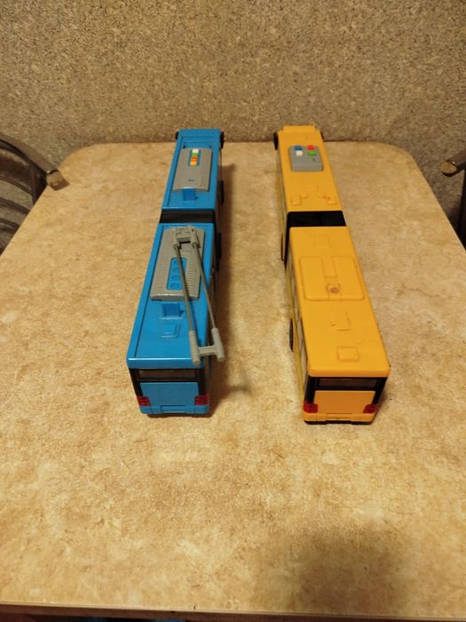 Инерционные троллейбус и автобус. Цена за единицу.