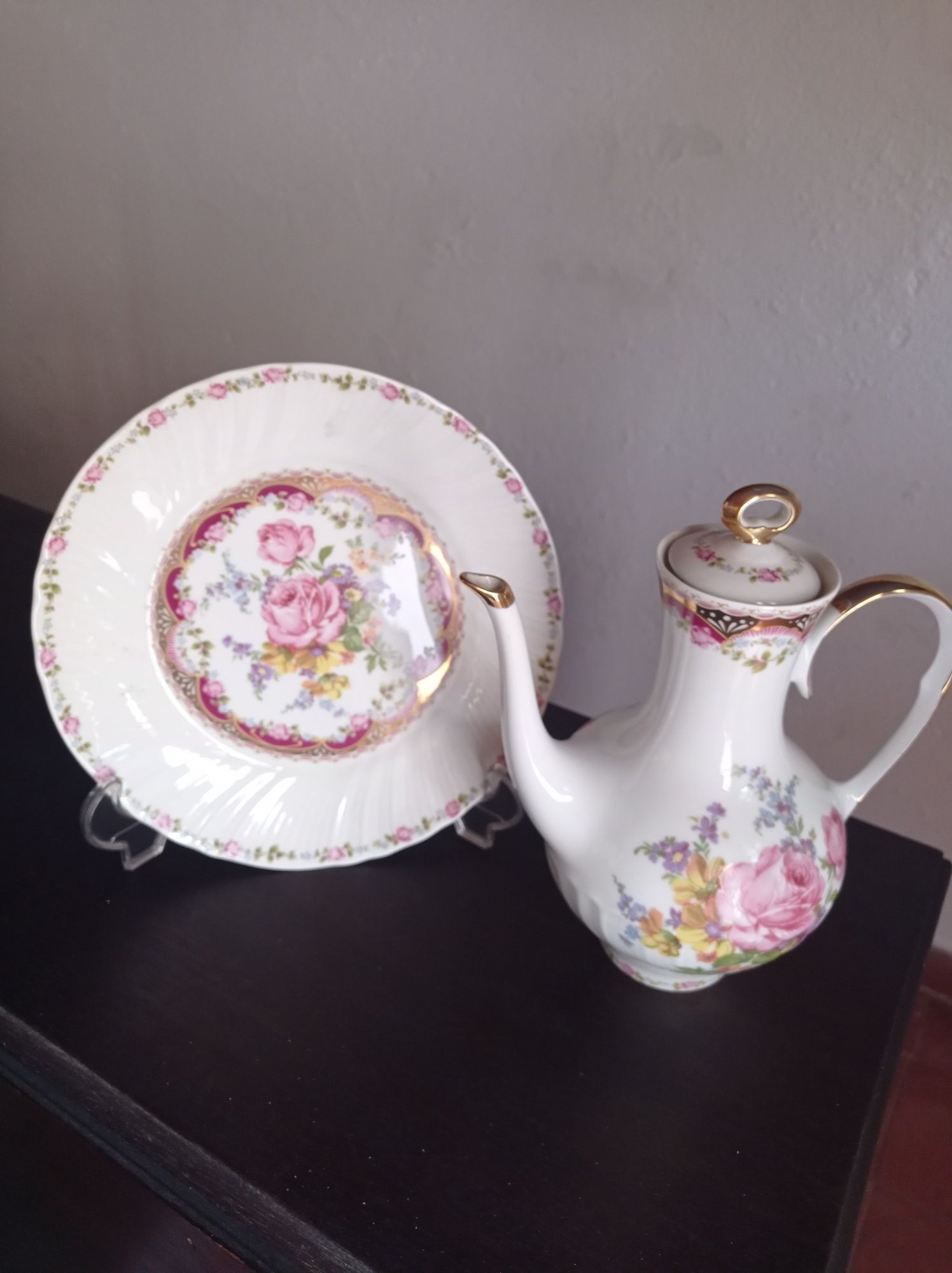 Conjunto prato mais bule