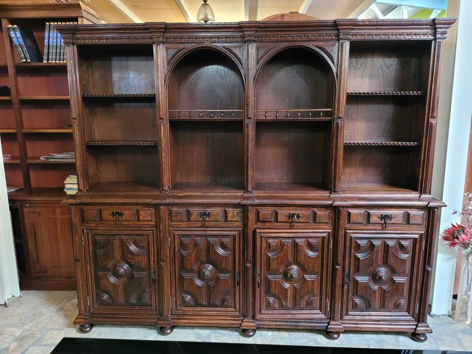 Móvel em madeira maciça trabalhada - óptimo estado