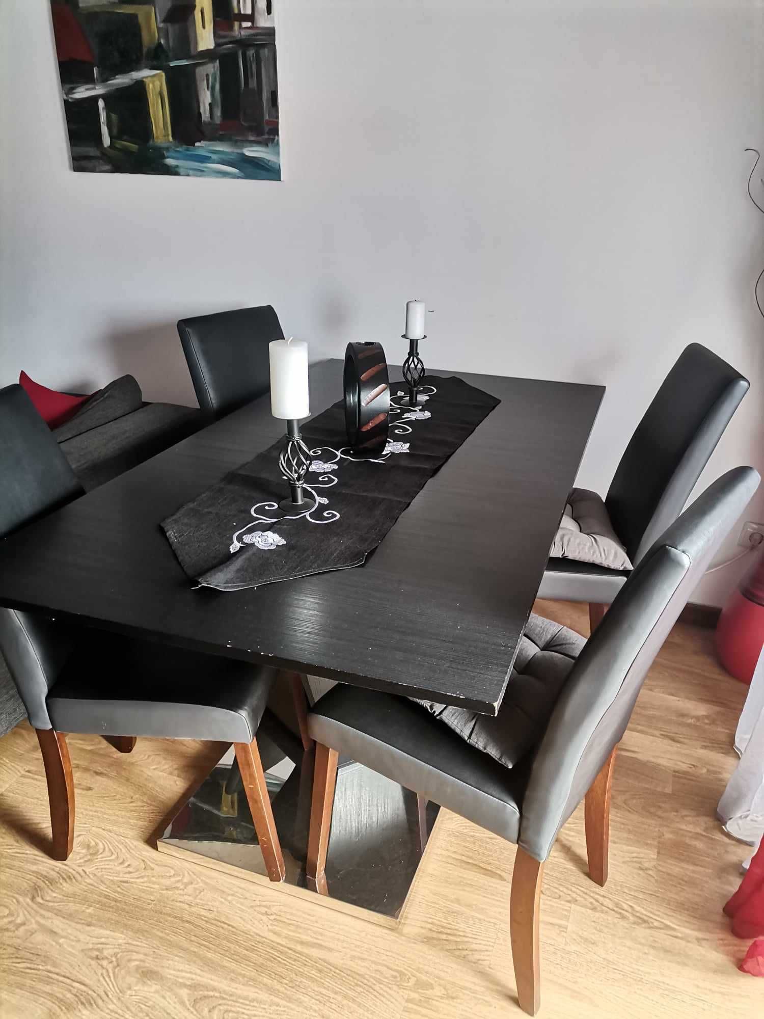 Vende-se mesa extensível com 4 cadeiras