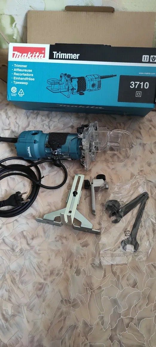 Фрезер Makita 3710 триммер