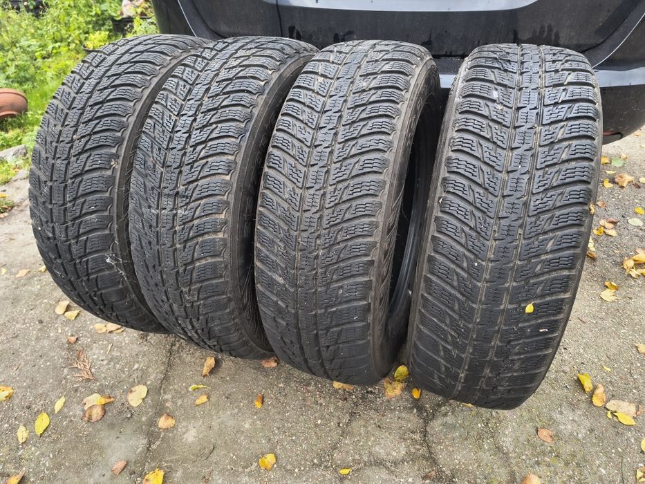 Komplet opon zimowych Nokian 215/70/16