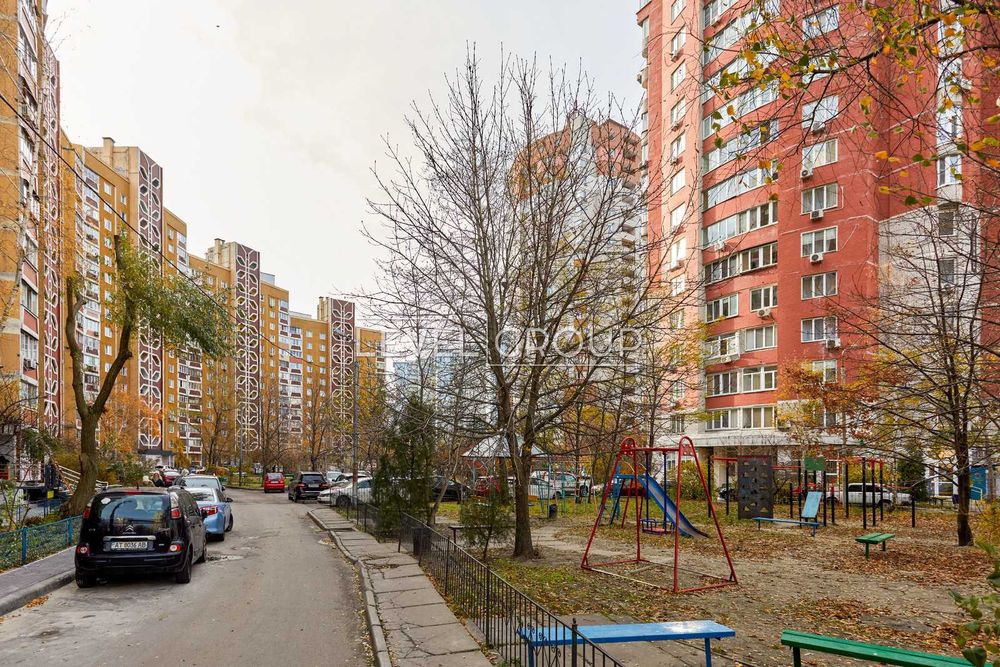 продаж 3-кімн квартири  вул. Анни Ахматової вул., 43 Осокорки