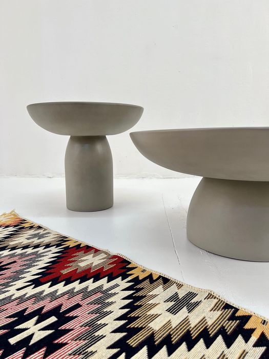 stolik kawowy boczny nocny okrągły pomocnik z mikrocementu