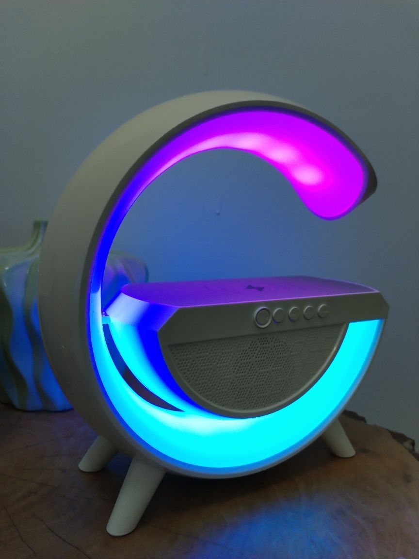 Candeeiro Luz RGB - Rádio - Bluetooth - Carregamento