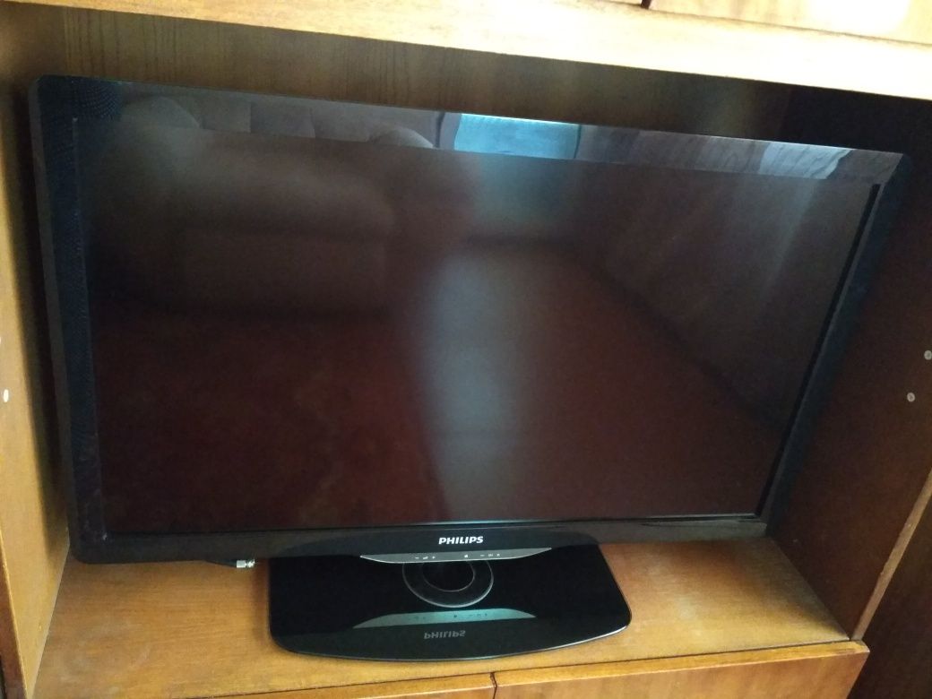 PHILIPS 5000 series LED TV, with Pixel Plus HD 32"/81 cm