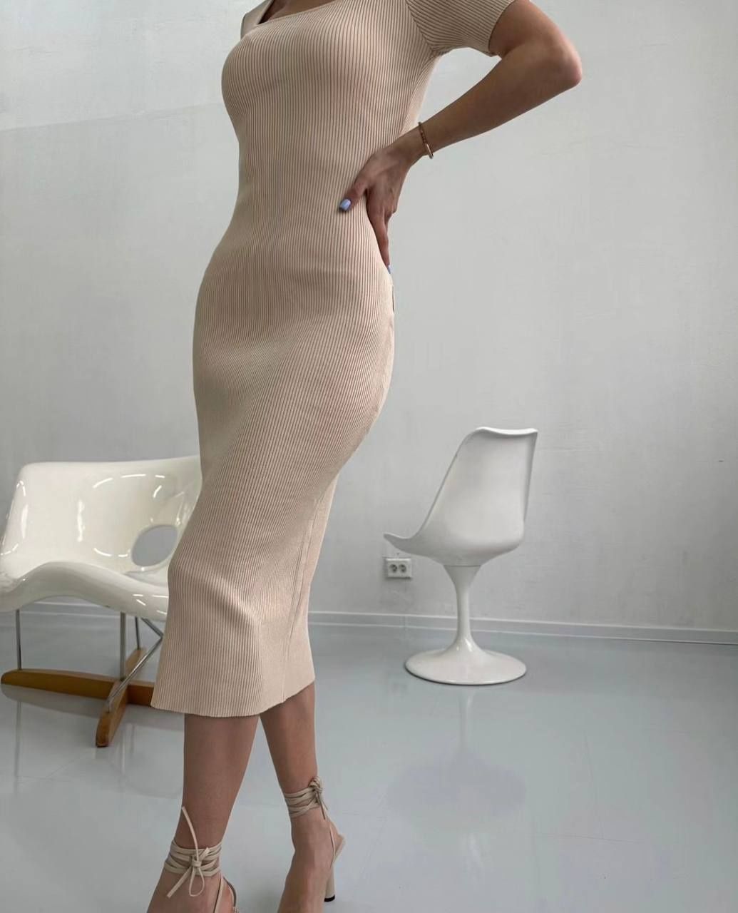 Платье миди с разрезом в рубчик женщины стиль