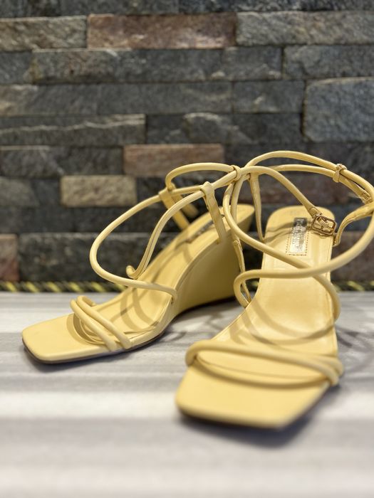 Босоніжки жіночі