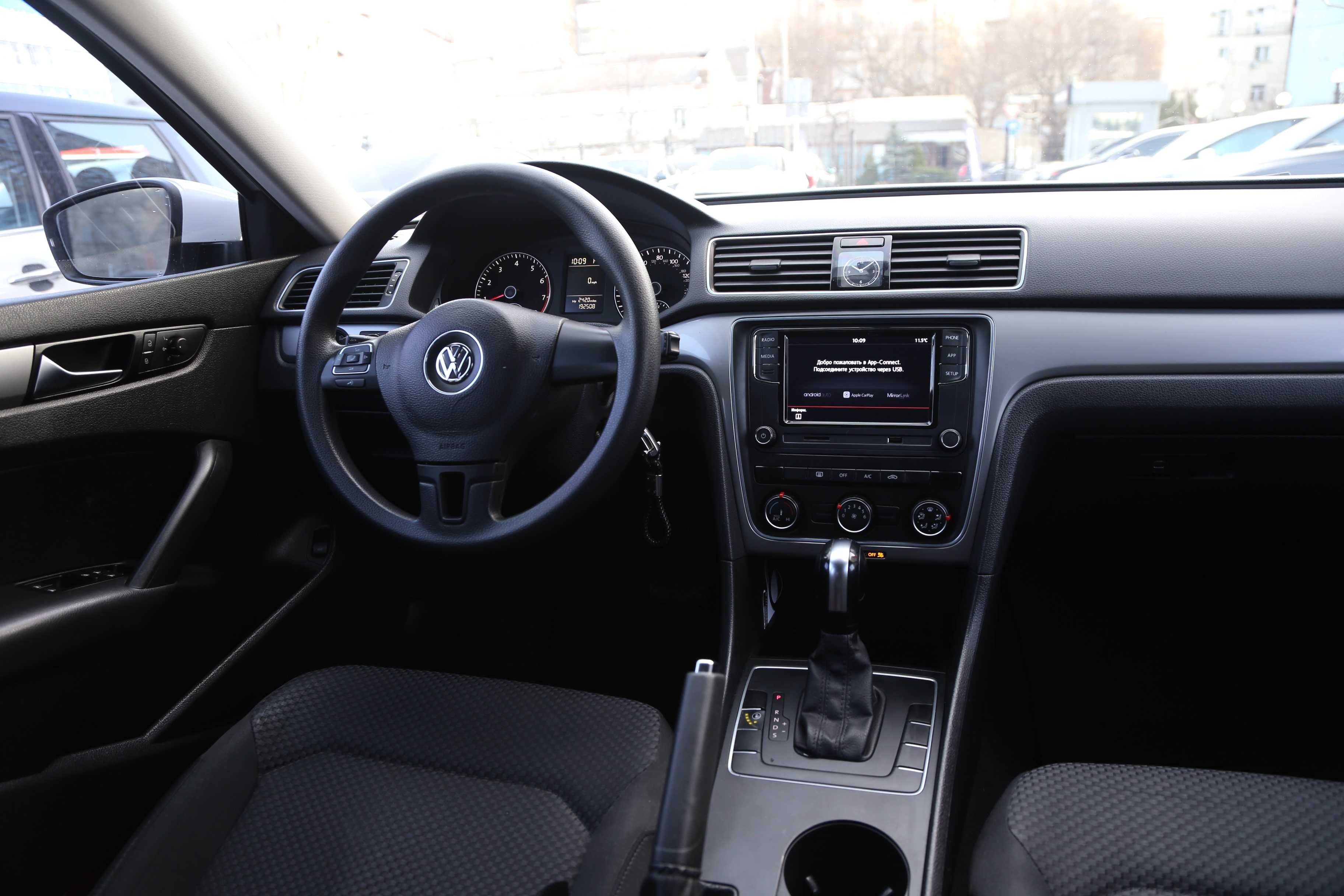 Volkswagen Passat 2013 року