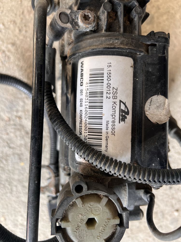 Kompresor zawieszenia audi A8 D3 4.2 mpi uszkodzony