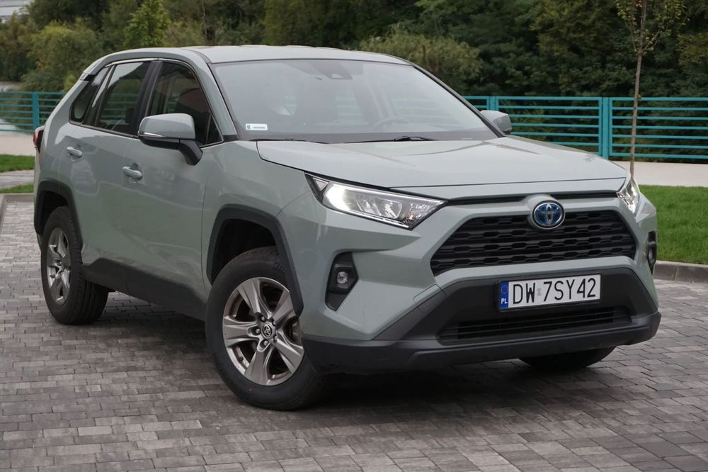 Toyota RAV4 2.5 Hybrid 4x2 Active salon polska faktura VAT23%