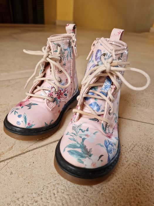 Botas coloridas para criança