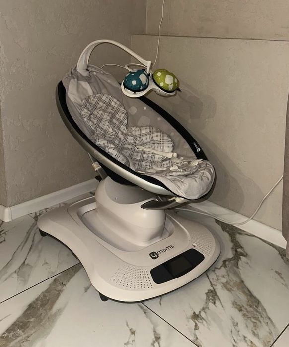 Укачивающий центр 4moms