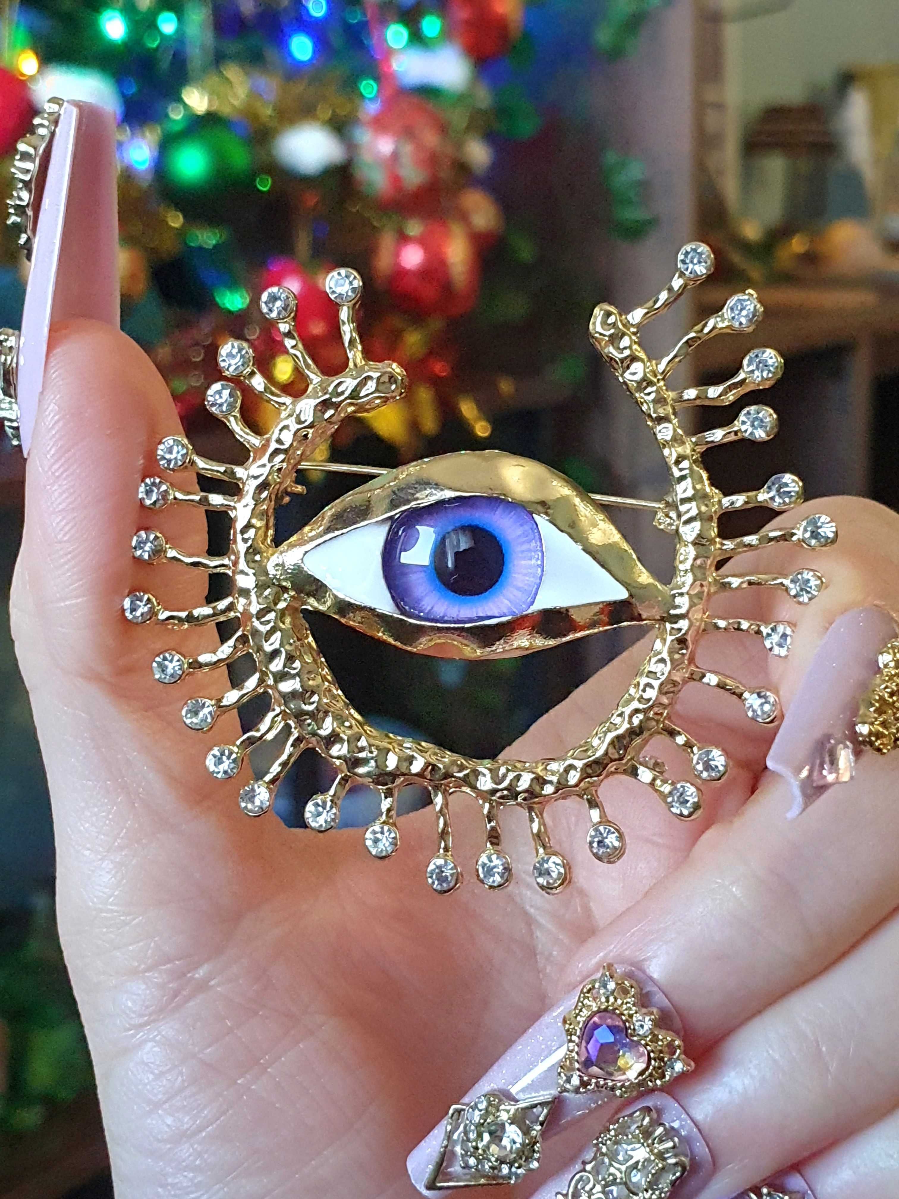 Broche pregadeira alfinete surrealista olho roxo violeta lilás dourado