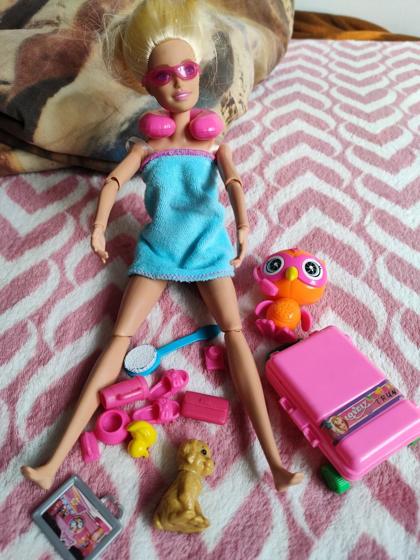 Plażowa lalka barbie z dodatkami