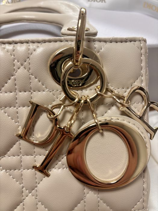 Piekna torebka Kremowa