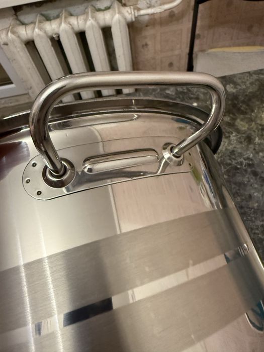 Продам кострюлю 11 литров