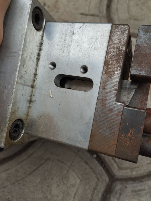 Пневмо гильотина для резки оконной фурнитуры