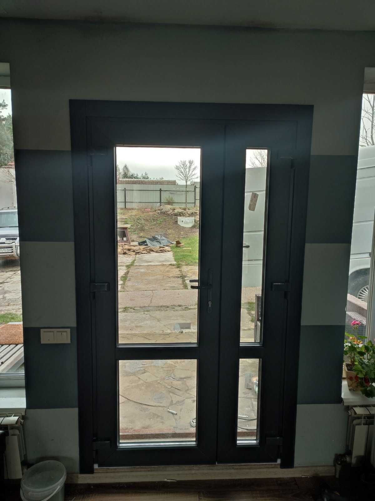 Міжкімнатні та вхідні двері/Металопластикові двері.Балконні двері.