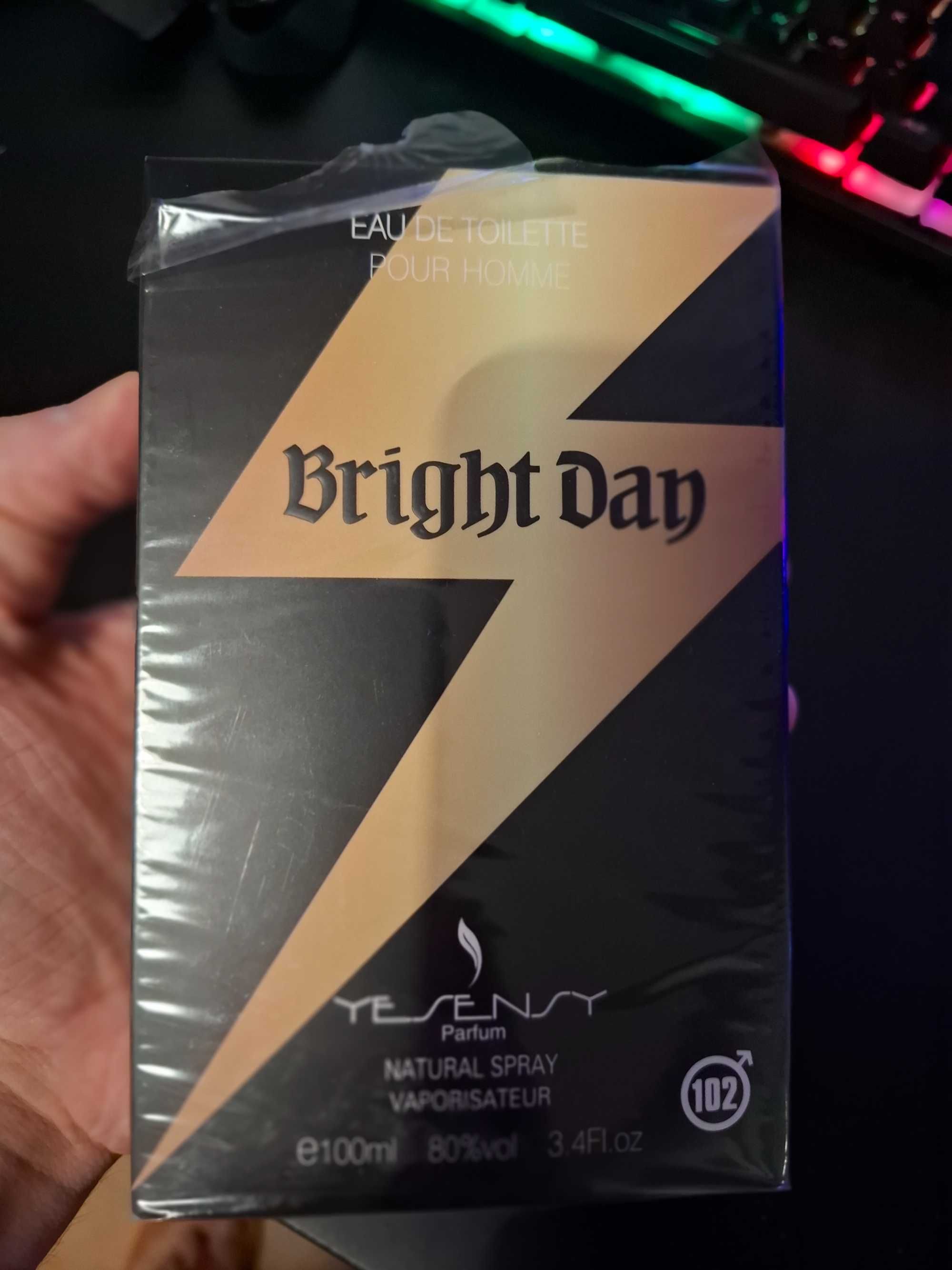 Perfumes e relógio Selado