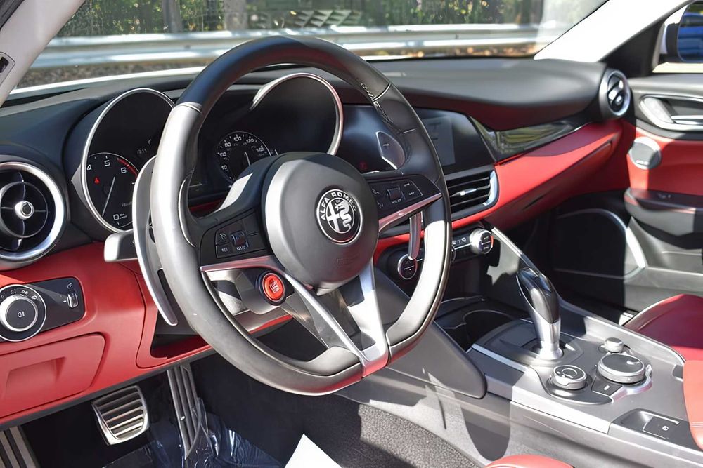 Alfa Romeo Giulia      2017