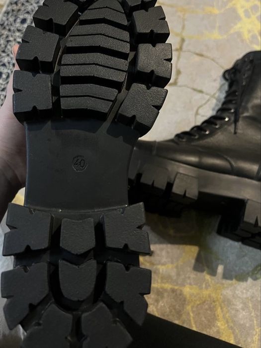 Абсолютно новые кожаные ботинки, размер 40