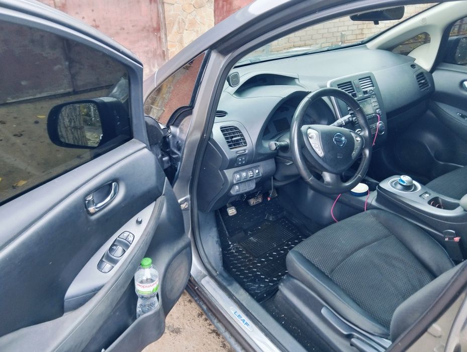 Ниссан Leaf 2014