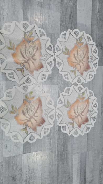 4 serwetki biało brązowe z liściem