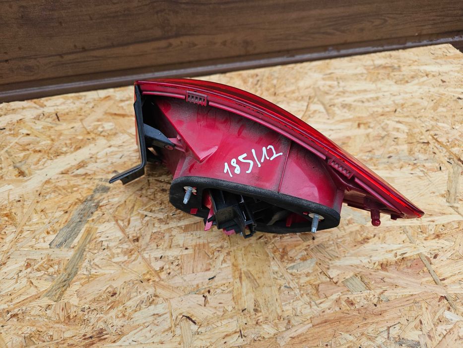 Seat Ibiza IV 6J 6P Lampa tylna lewa kombi narożna narożnikowa