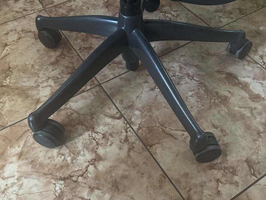 Ергономічне крісло Humanscale Freedom