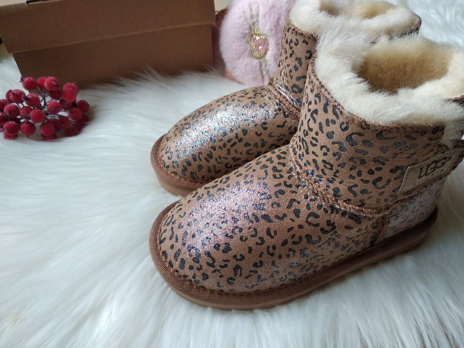 Теплі натуральні повністю овчина уггі уги Ugg Australia 31,32,33,34,35