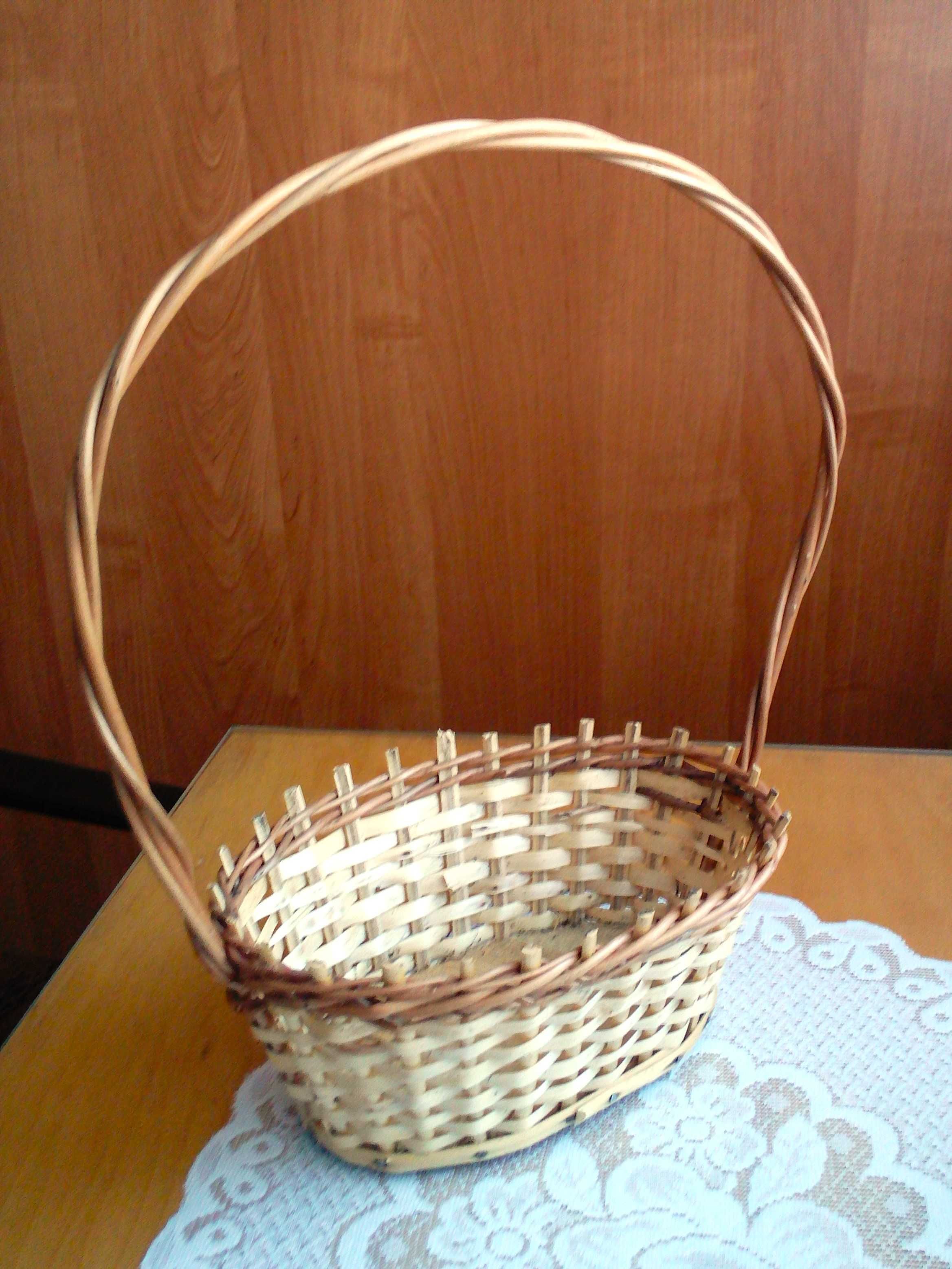 Koszyczek (2) z wikliny i łyka, 32 cm wysoki