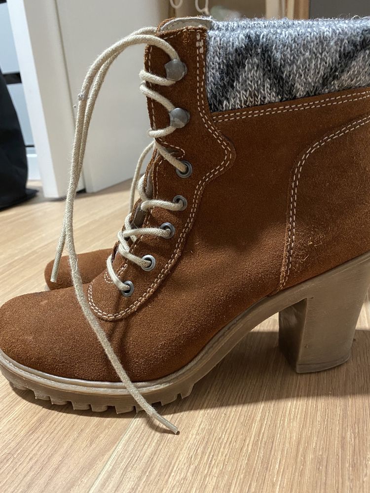 Botas cano curto camurça com salto, tamanho 38, NOVAS