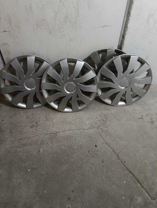 Opony zimowe 215/65 R16 + kołpaki gratis