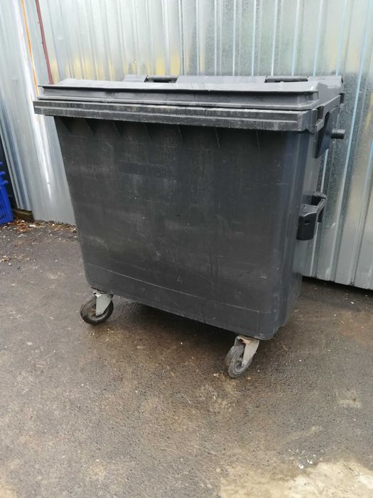 Używane  pojemniki na odpady 770l niemieckie kosze na śmieci