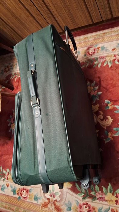 Чемодан очень большого размера на колесах 118см