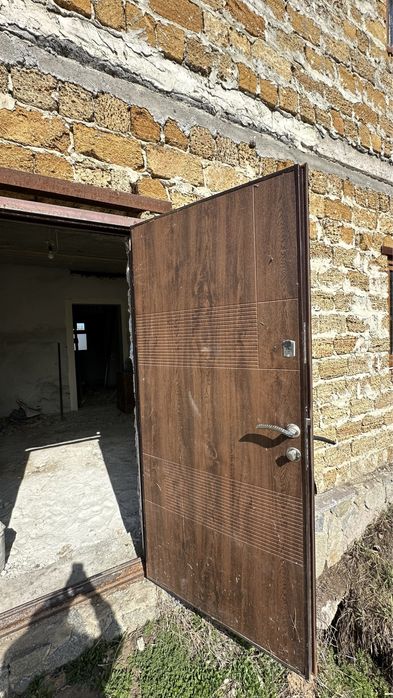 Прожаж 2х поверхового будинку з хлрошою локацією .