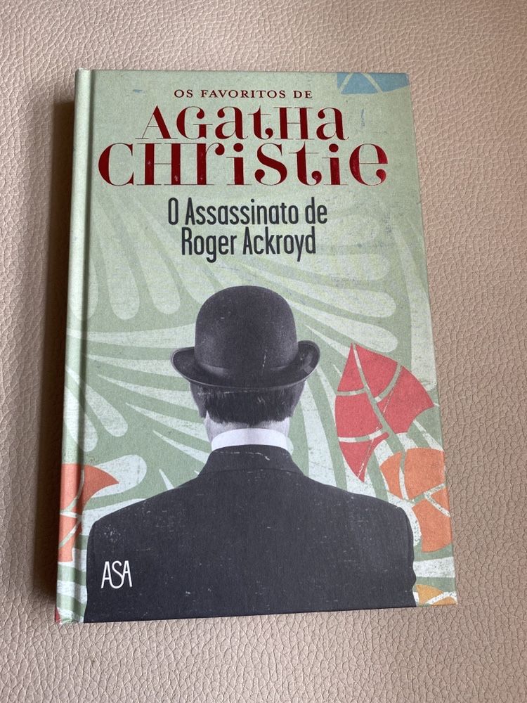 Livro capa dura O Assassinato de Roger Ackroyd, de Agatha Christie