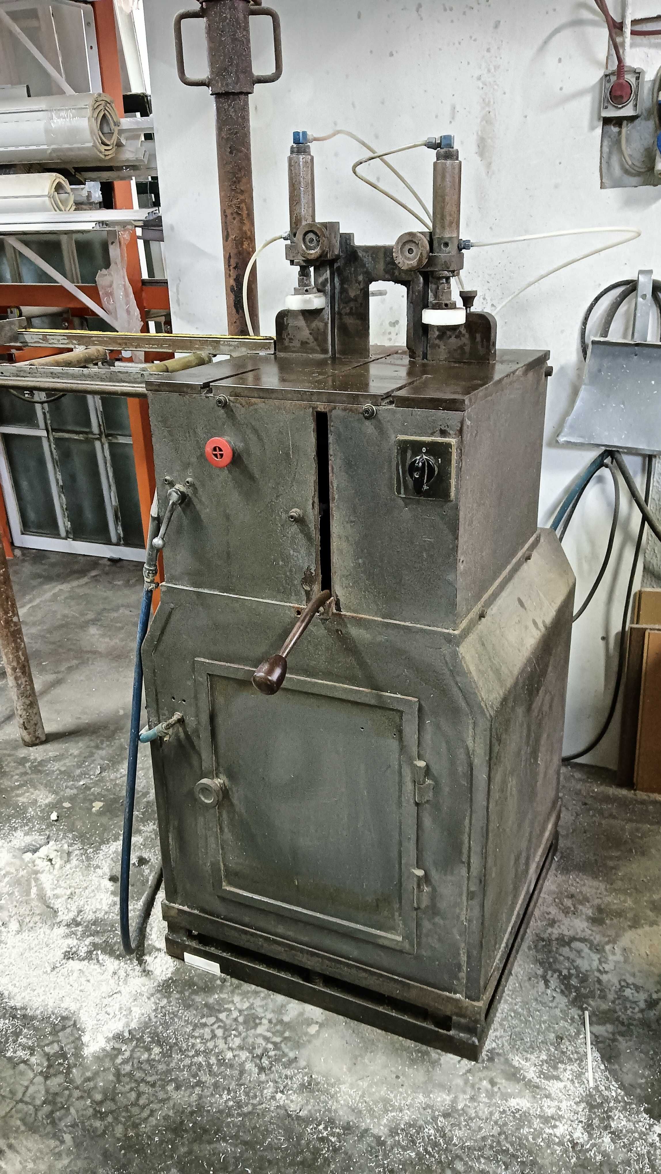 Máquina corte alumínio com espera