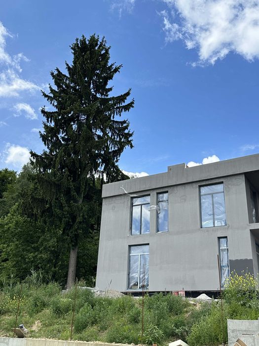 Продаж котеджів з сонячними панелями у смт.Брюховичі.