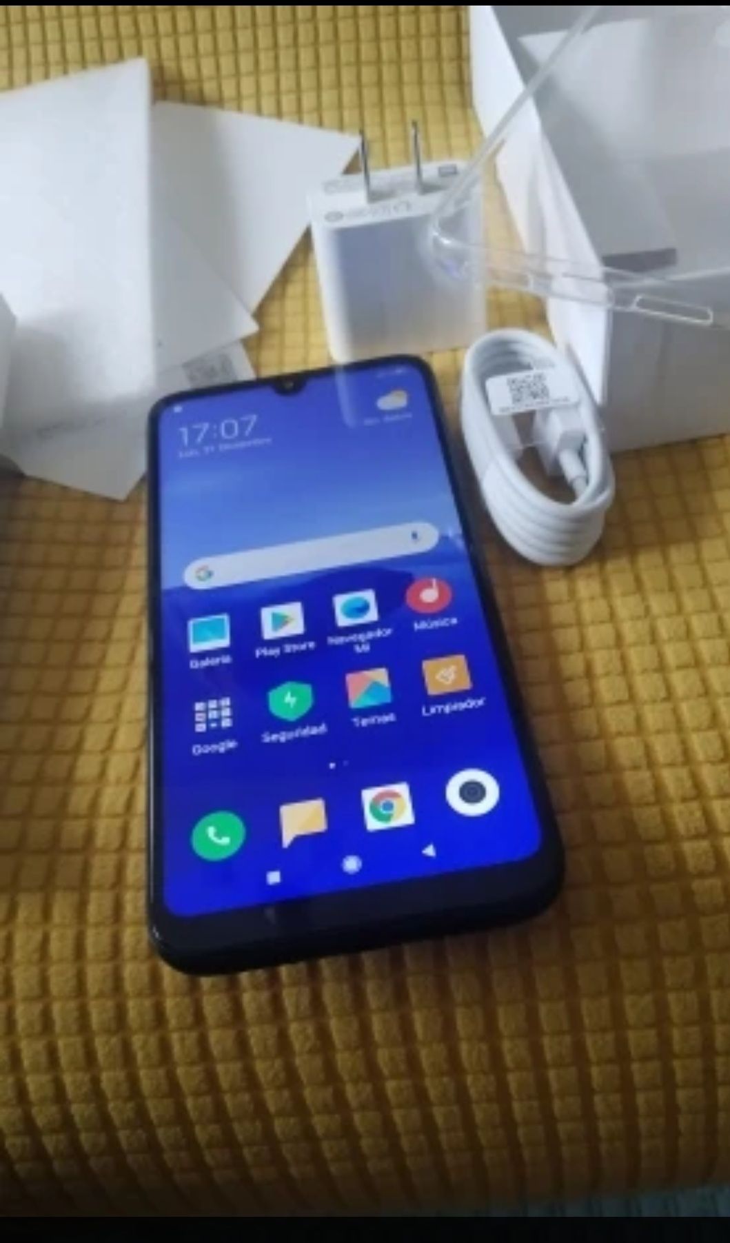 Смартфон Xiaomi Redmi 7. 3/32