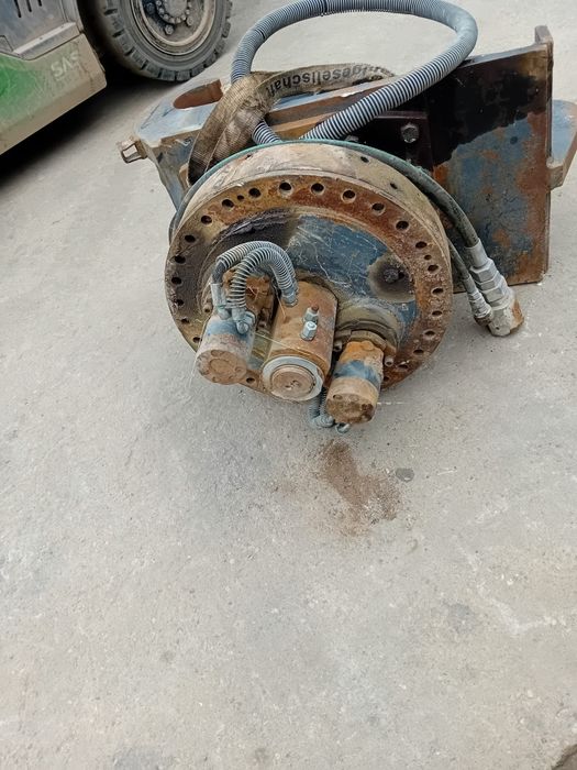 Głowica obrotowa do koparki