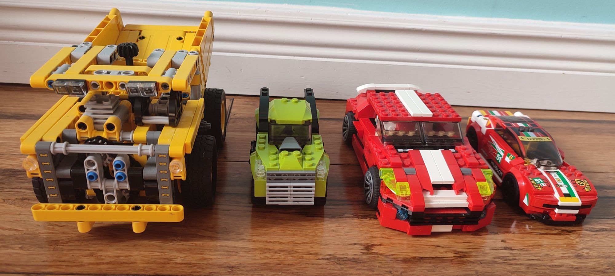 Samochody 4szt. LEGO