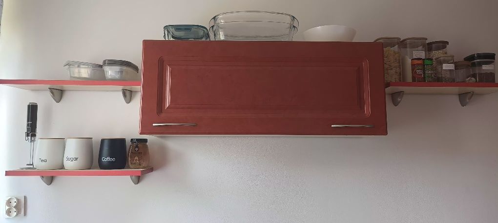 Meble kuchenne oraz stół kuchenny