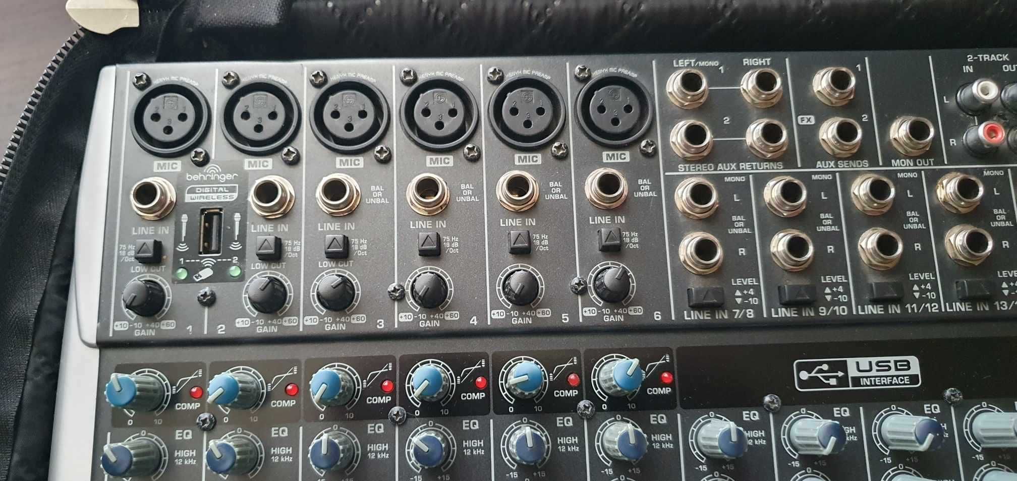 Микшерный пульт Behringer Xenyx QX1832USB