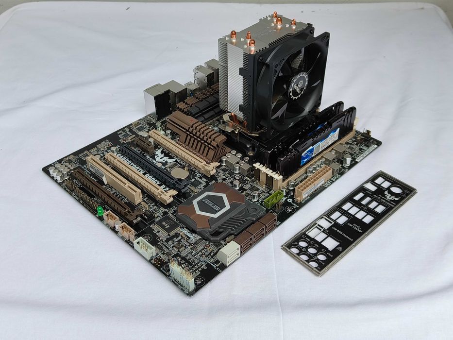 FX8320 Asus Sabertooth 990FX 8gb Ram