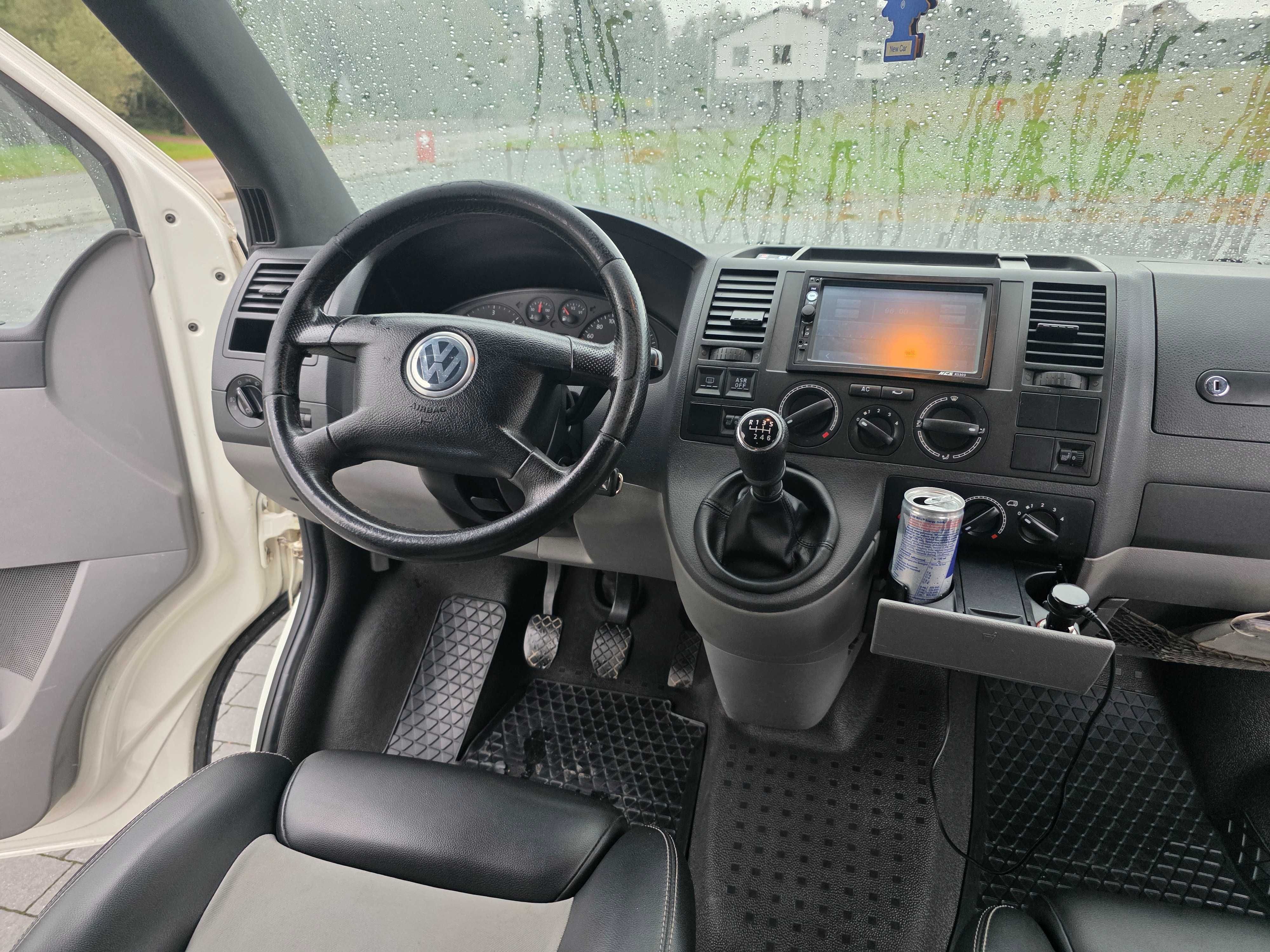 Vw T5 Transporter  2,5TDI 130Km 2006r. 8 osób , hak, klima uszkodzony